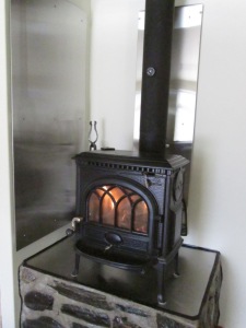 Jøtul wood stove alight